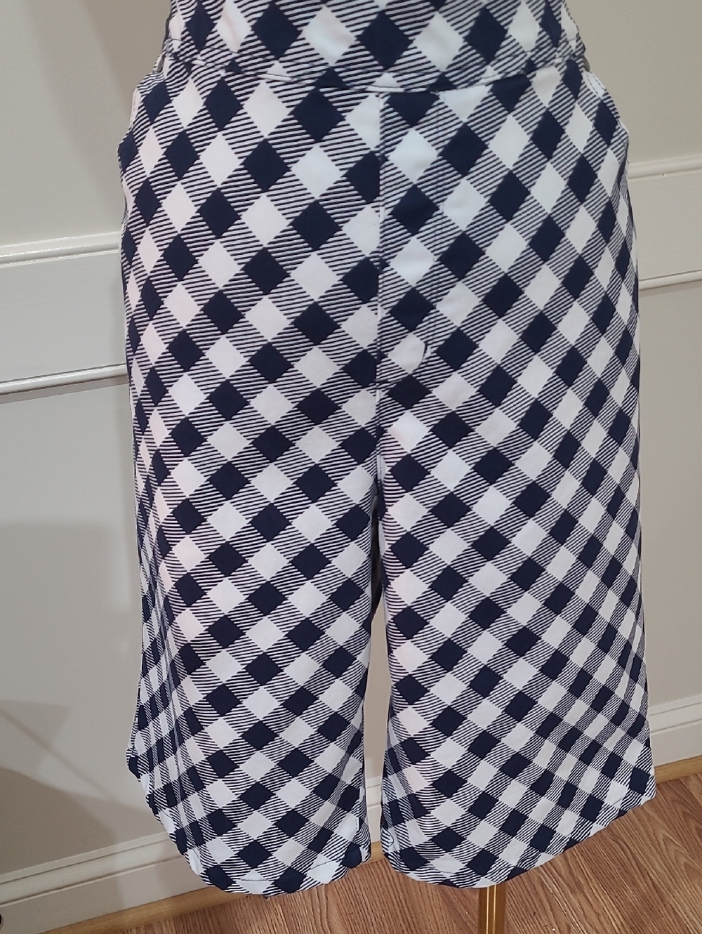 Kim Rogers Navy and White Gingham Wide Leg Bermuda Shorts - Size 18